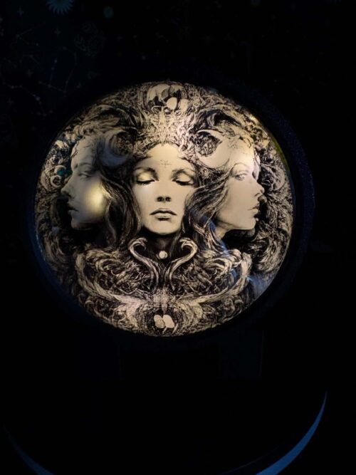 Hecate mirror